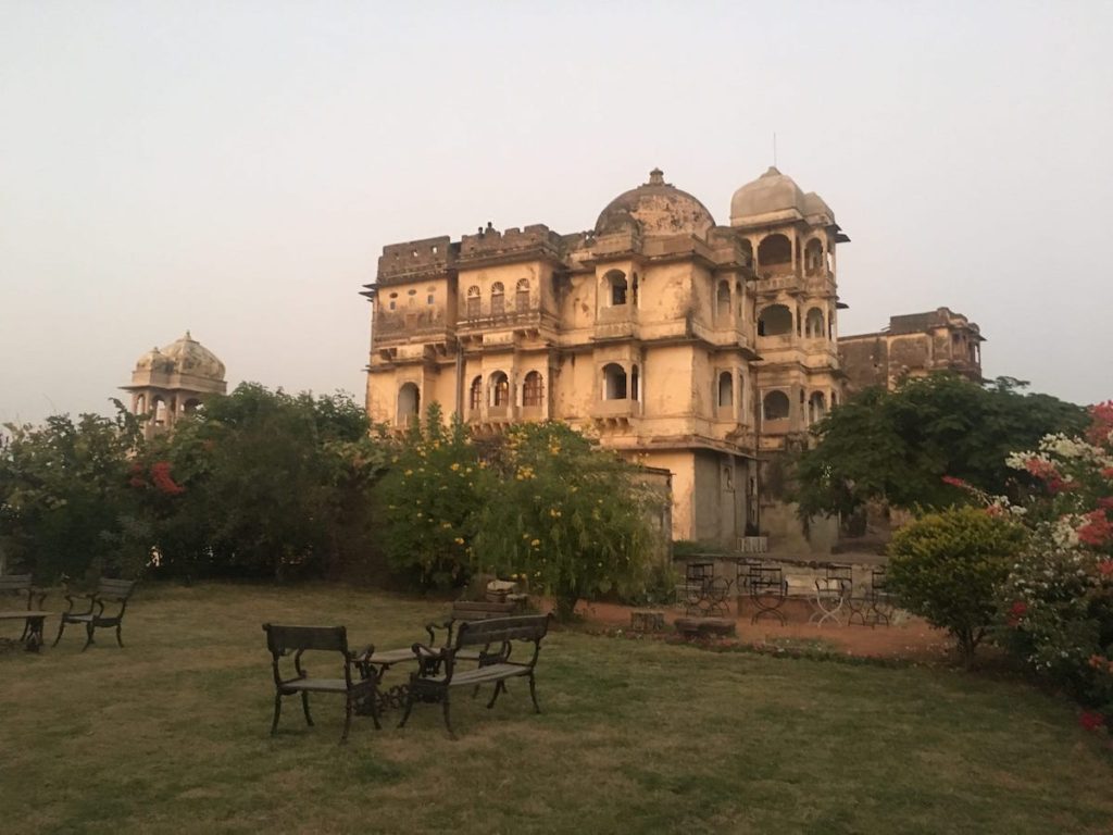 Palace hotels in fort at Bhainsrorgarh